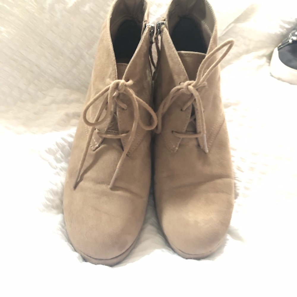 Dolce Vita Tan Suede Booties 9.5W